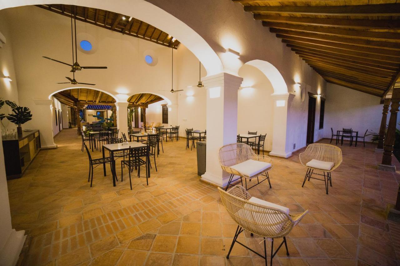 Karakali Boutique Hotel Mompos Exteriör bild