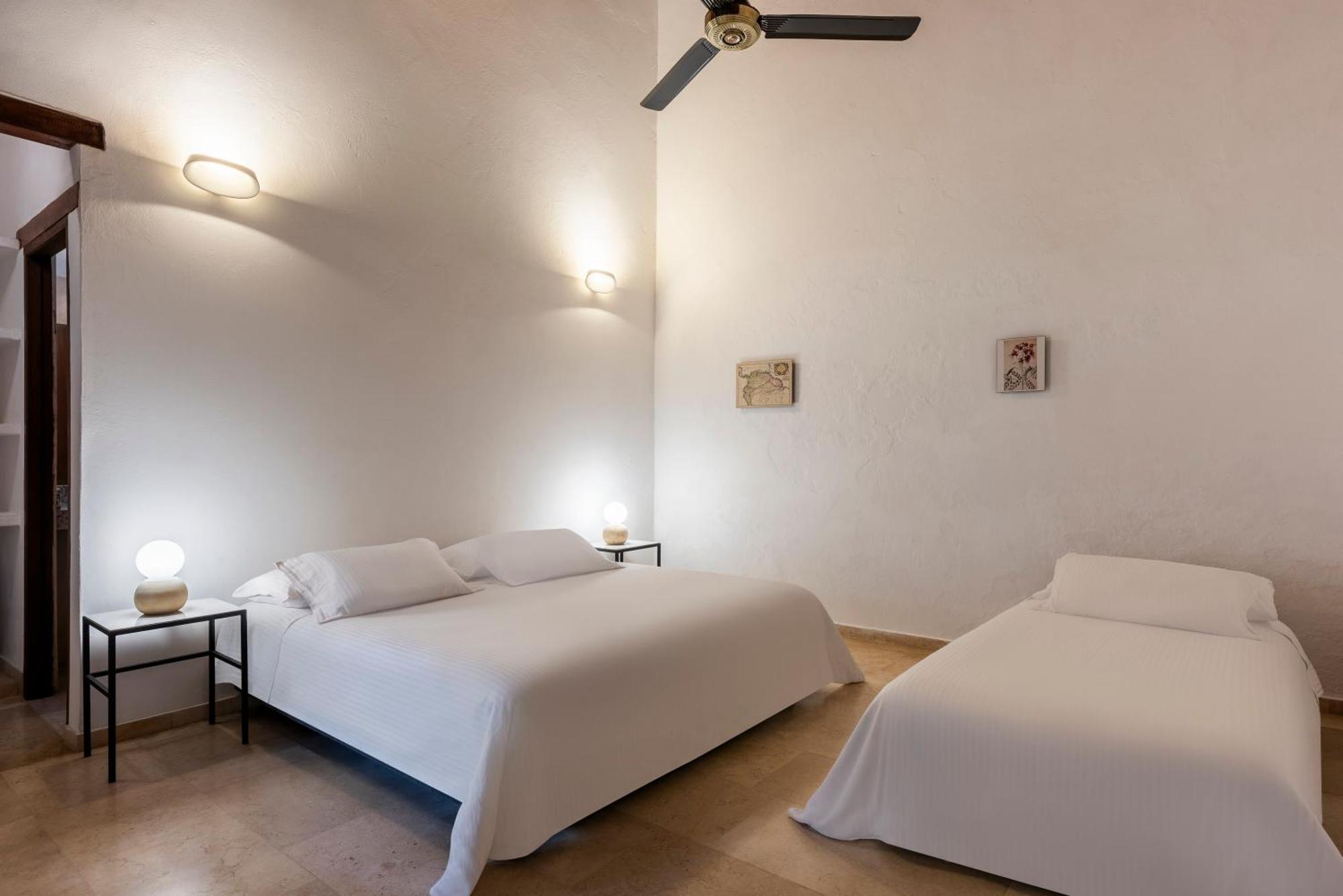 Karakali Boutique Hotel Mompos Exteriör bild
