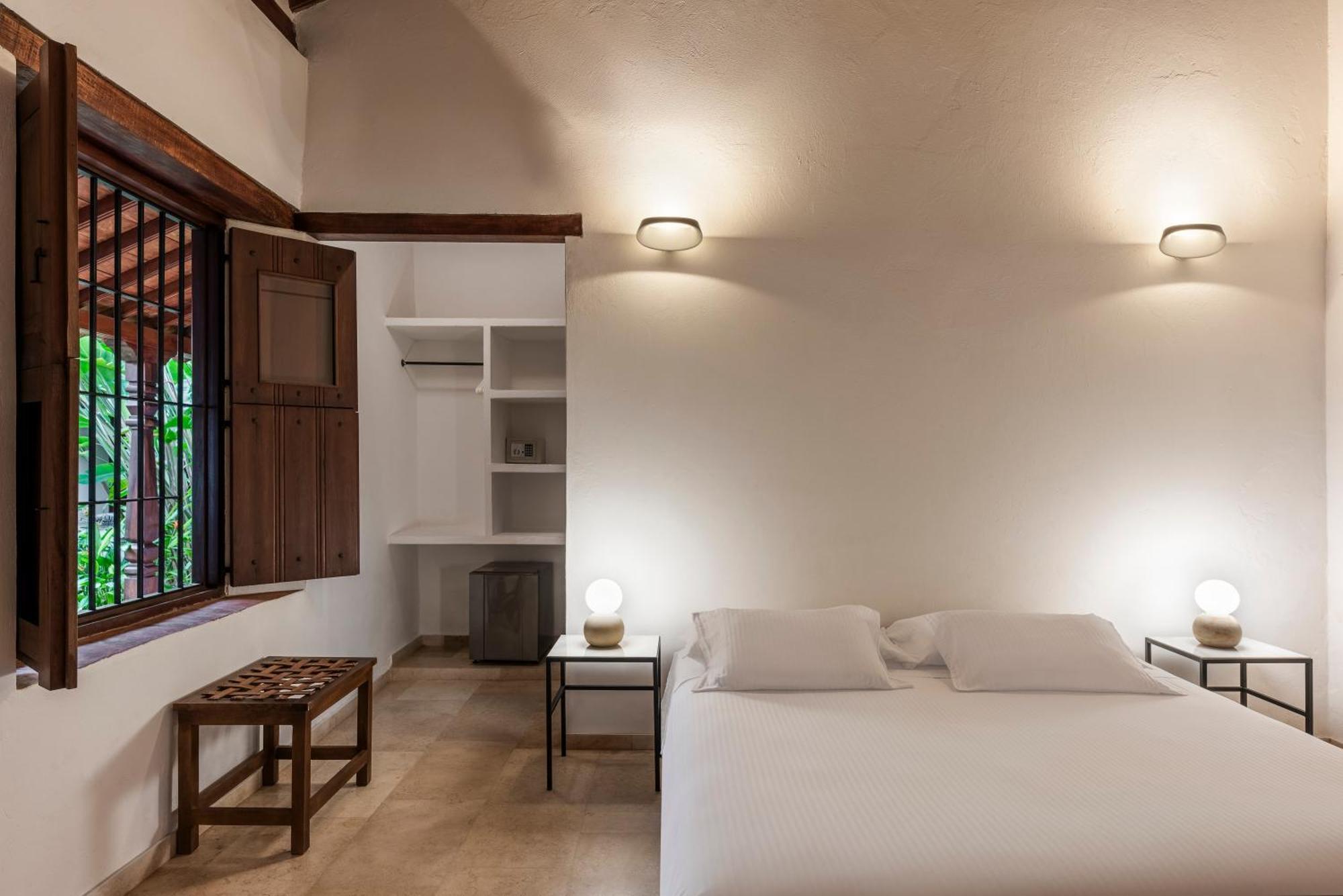 Karakali Boutique Hotel Mompos Exteriör bild